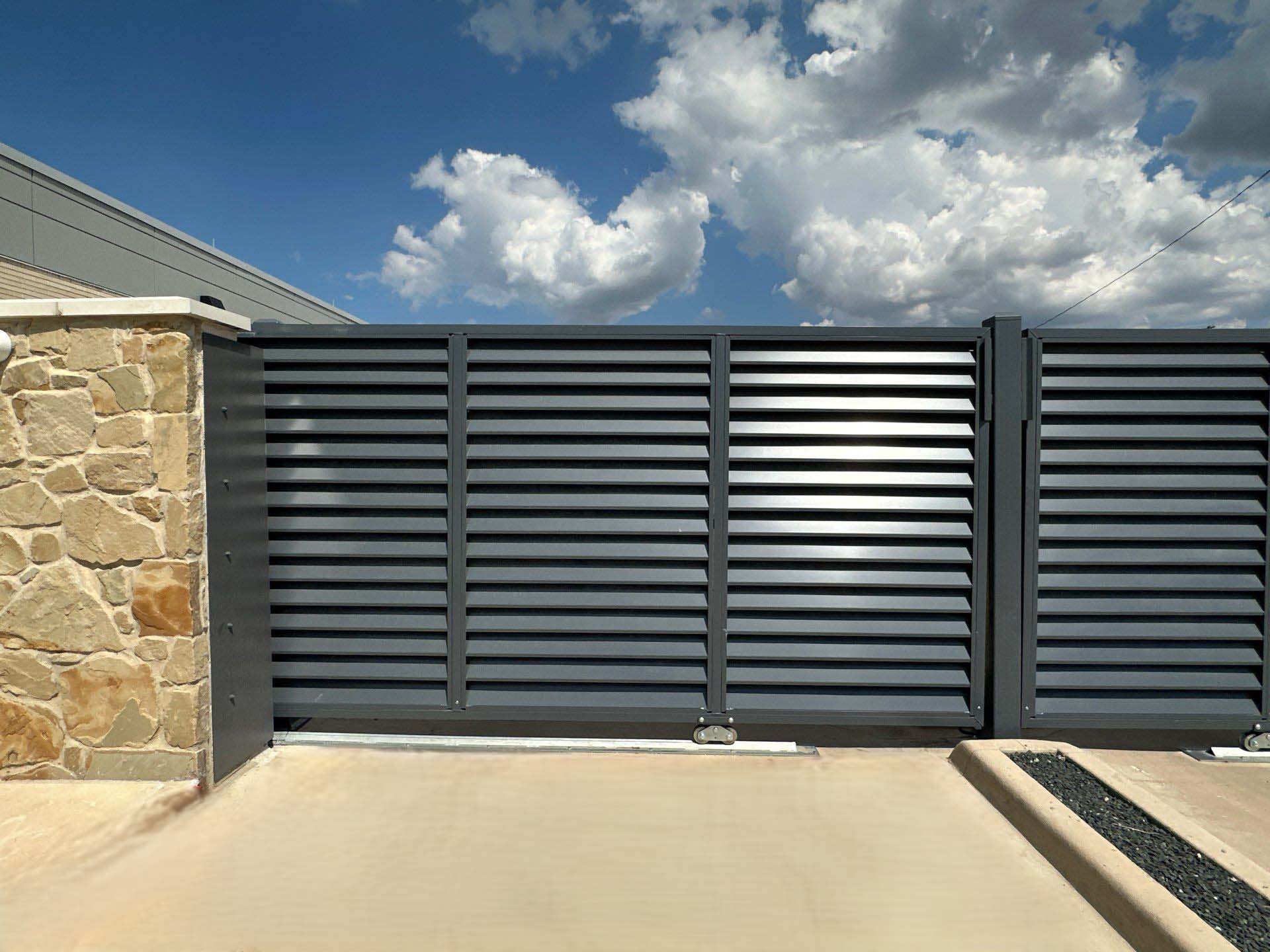 Aluminum-Architectural-Fence-9-Aug-21-2025-20-36-59-SS4e